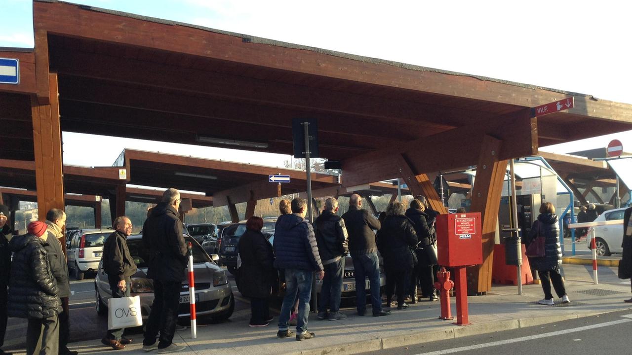 La fila per pagare il pedaggio
