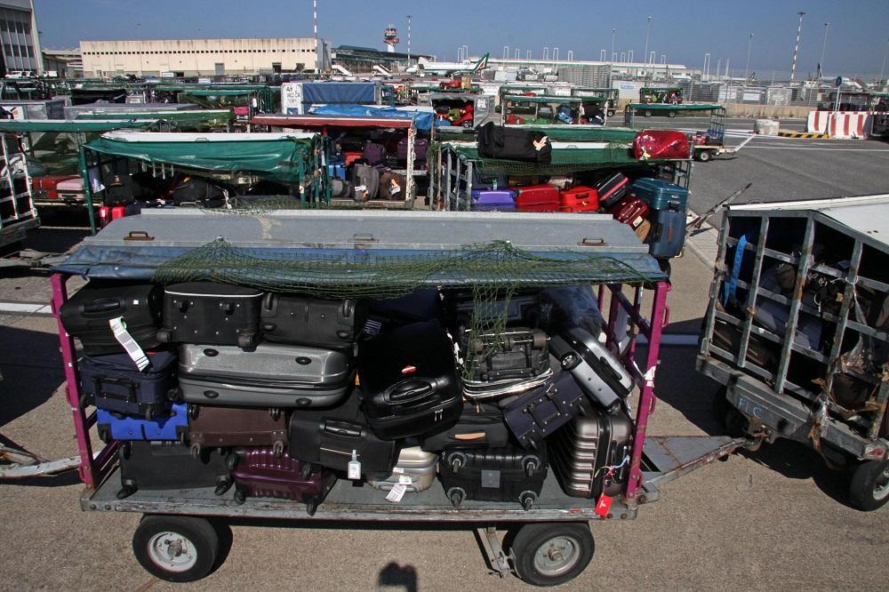 I quattro rami interi di corallo sono stati recuperati in un bagaglio smarrito da un filippino