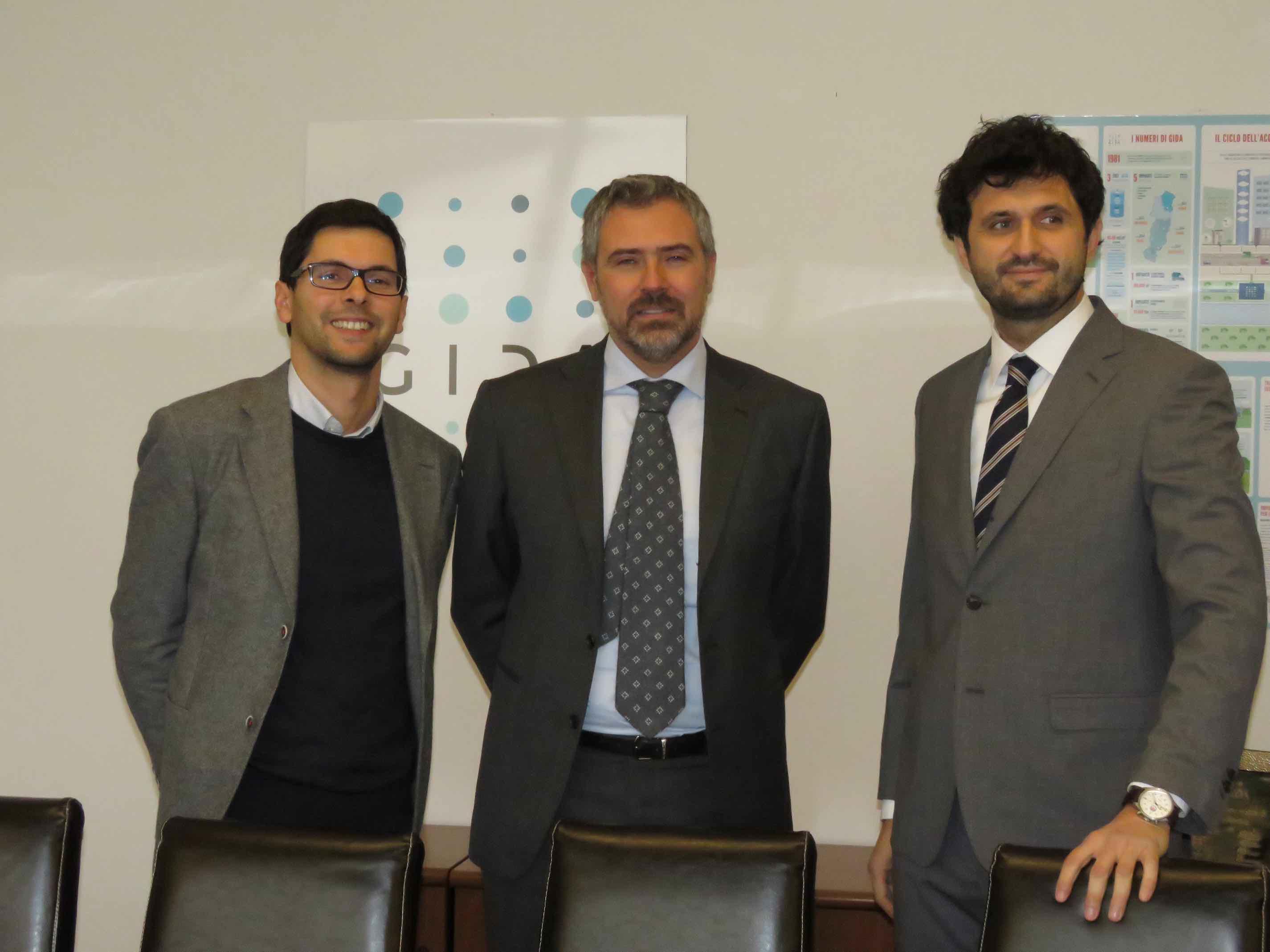 Da sinistra il presidente uscente Mammoli, il direttore Ferretti e il nuovo numero "uno" Brogi (foto Batavia)