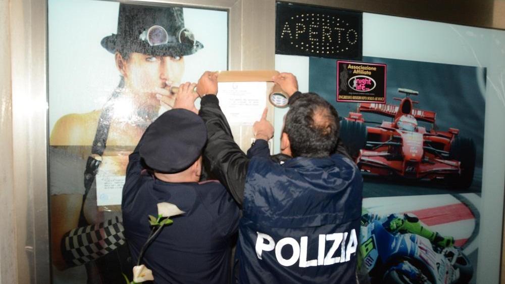La polizia mette i sigilli al Moulins à Vent