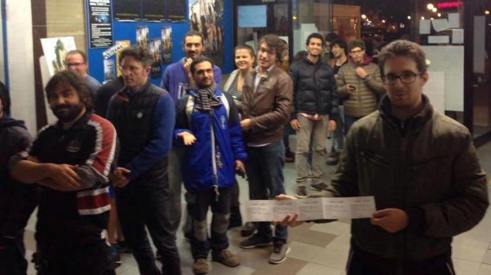 In fila all'Odeon per comprare il biglietto per Star Wars