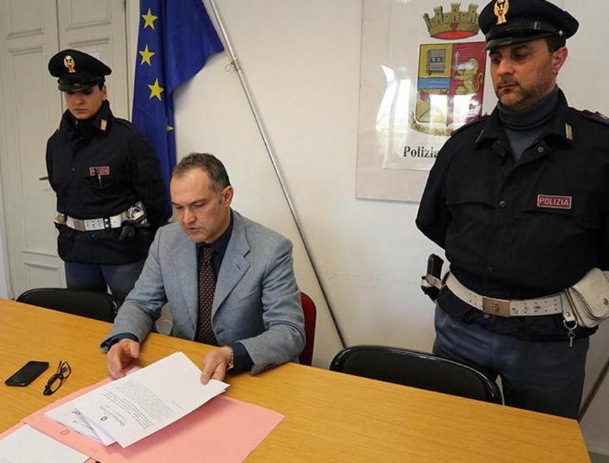 Porta oggetti rubati al compraoro, arrestato 