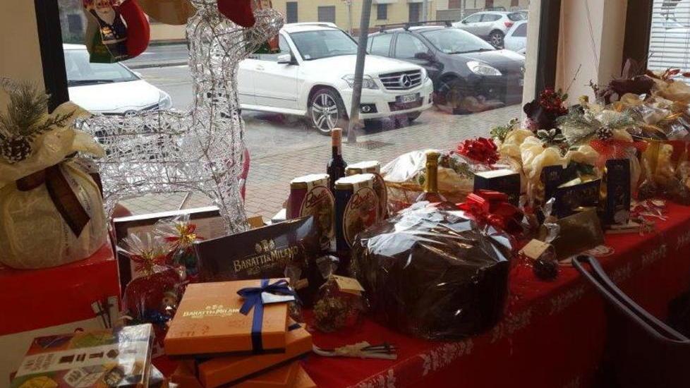 Sotto l’albero un’ondata di dolcezze