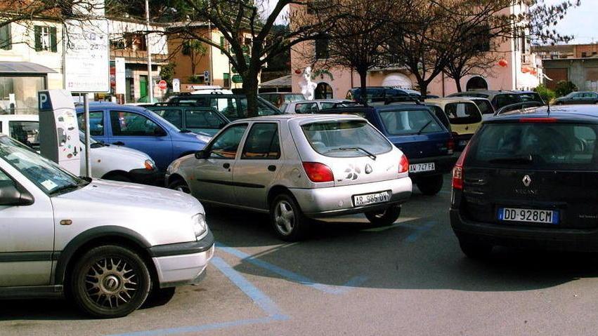 Sosta vietata ai residenti nella zona delle Poste