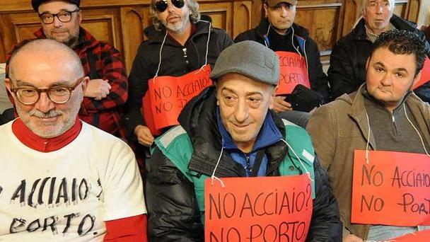 Il Pd dice no alla mozione M5s su Aferpi e aree portuali