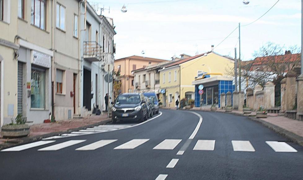Macomer, segni di cedimento nel Corso
