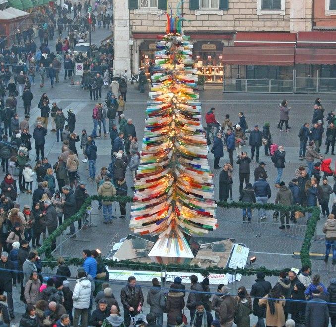 I campioni sotto l’albero per fare festa 