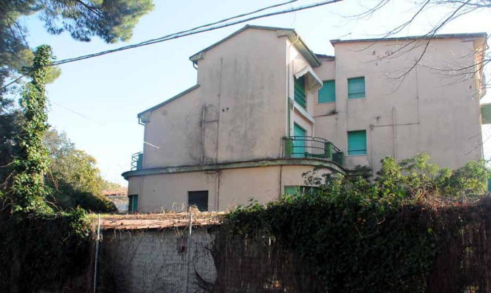 Massa, cinque alberghi attaccati dai ladri 