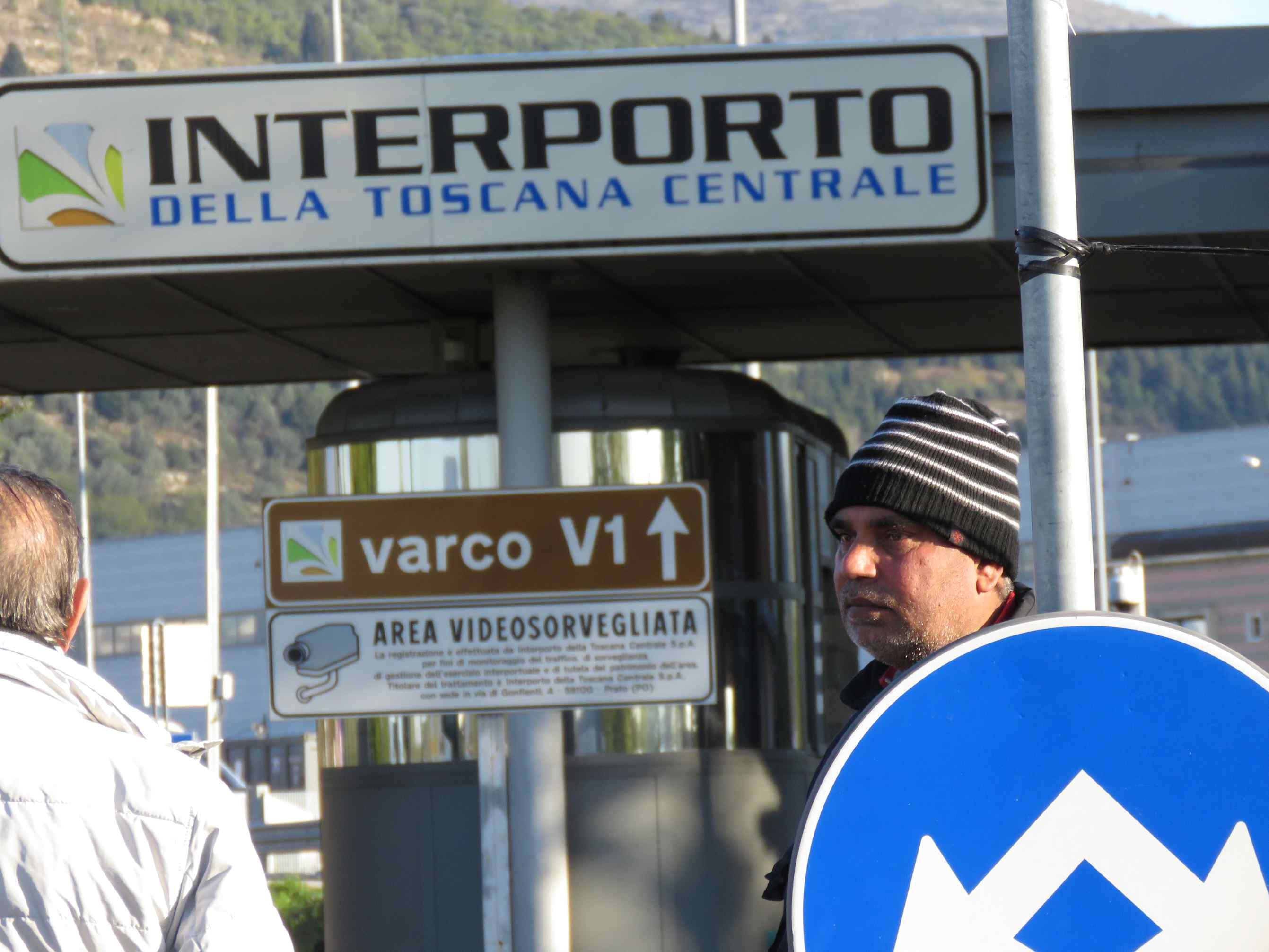 Uno dei varchi di accesso all'Interporto (foto Batavia)