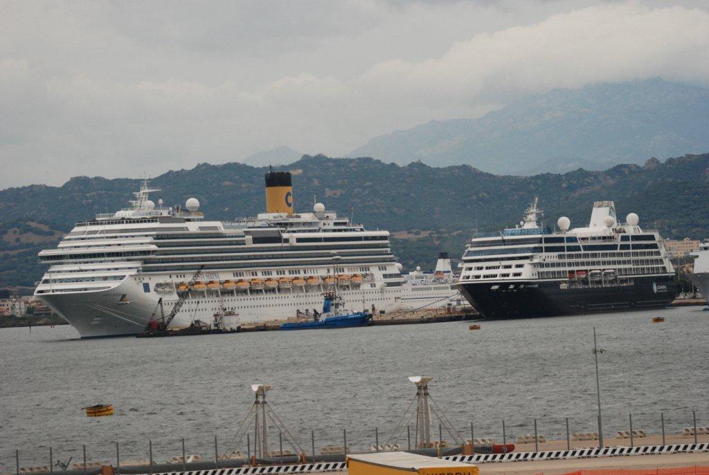 Navi da crociera al porto di Olbia