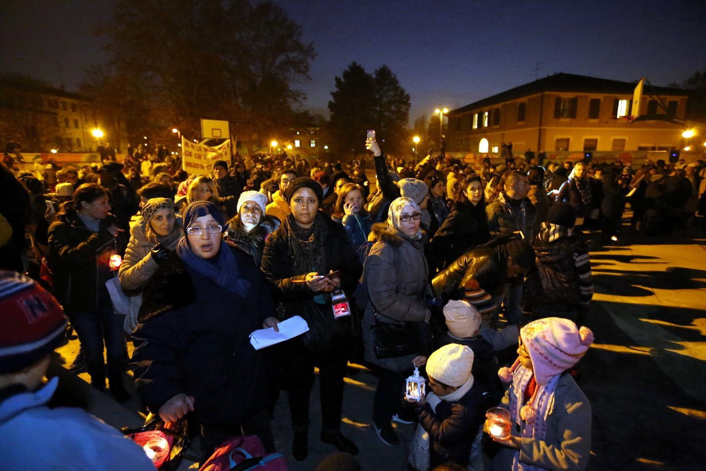Un momento della fiaccolata di Natale