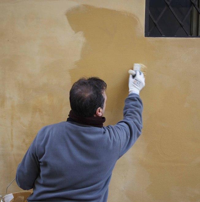 Parte l’operazione “muri puliti” in centro storico a Reggio Emilia