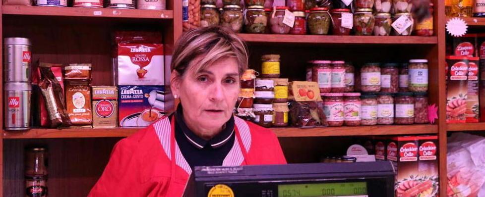 Antonella, quarant’anni dietro il banco