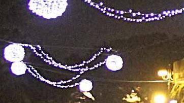 Montignoso ha pochi soldi e spegne le luci di Natale