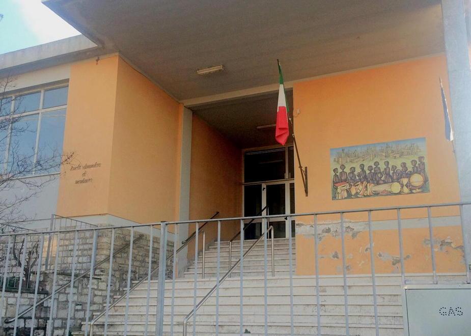 «Nube di gas sulla zona sud» Scuola elementare evacuata 