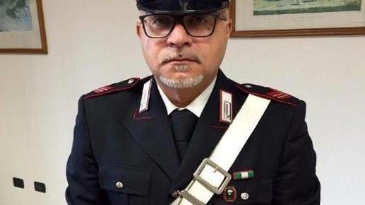 Vendevano porta a porta cellulari e profumi falsi