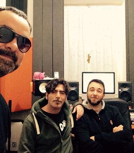 Da sinistra Filippo Gatti, Bobo Rondelli e Davide Fatemi in studio