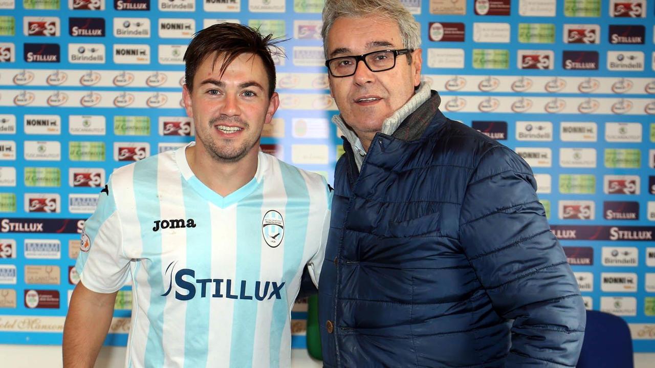 Damiano Mitra e il presidente del Montecatini, Marco Innocenti (Foto Nucci)