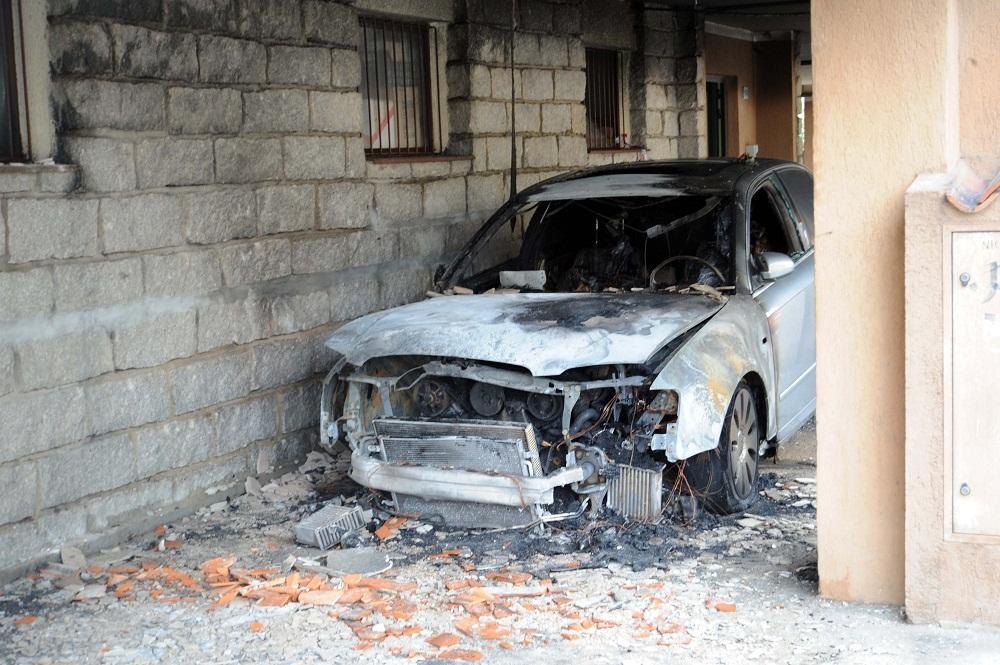 L'Audi di Raffaele Milia date alle fiamme nella notte a Olbia