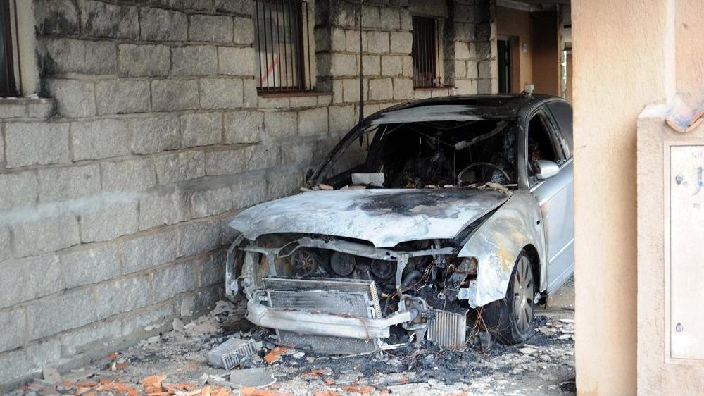 L'Audi di Raffaele Milia date alle fiamme nella notte a Olbia