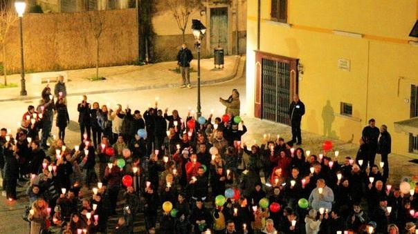 In piazza Carducci torna l’albero di Natale “umano”