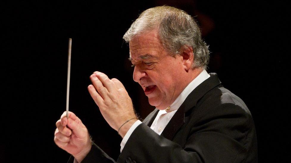 Concerto di Natale Renzetti dirigerà l’Orchestra toscana