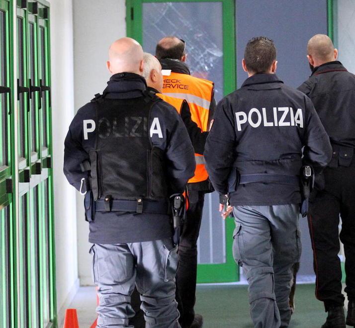 Vigilanza e affari, tredici indagati 