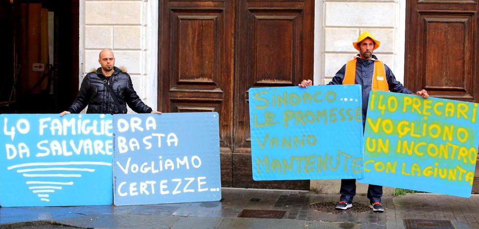 Si fermano 15 mezzi dei servizi extra 