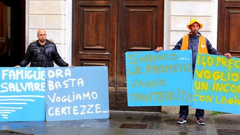 Si fermano 15 mezzi dei servizi extra