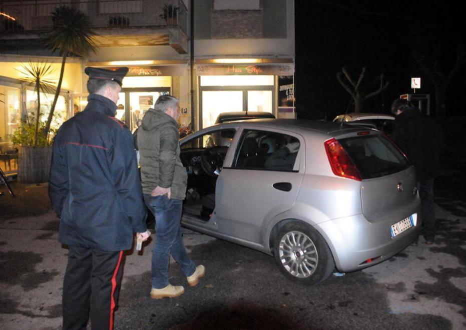 I carabinieri intervenuti a Poveromo