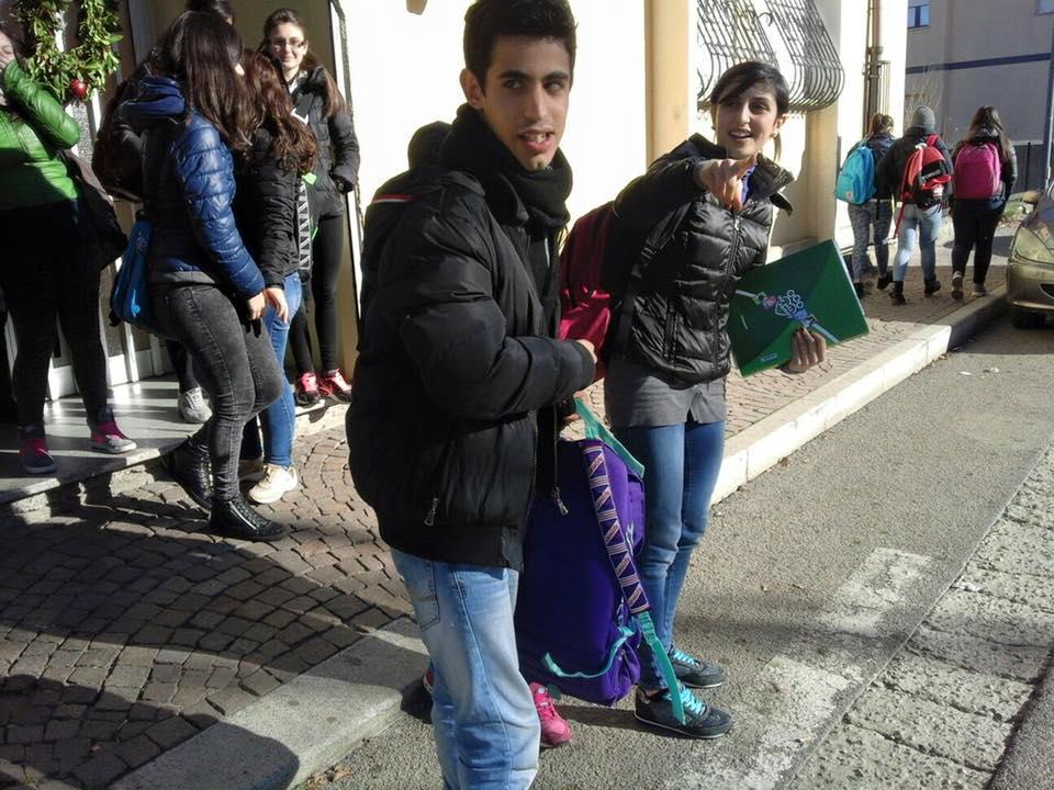 Francesco all'ingresso del liceo pedagogico di Fonni