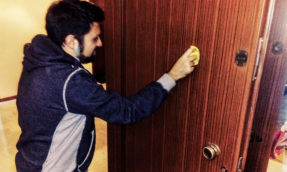 Svastiche sulla porta di casa di Pederzoli (Sel) 