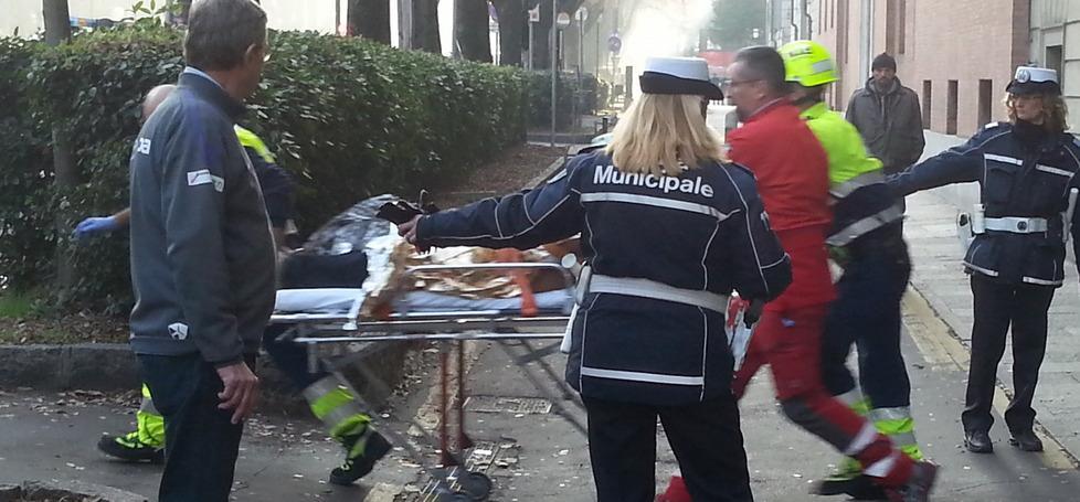 Modena, brucia appartamento in corso Adriano: vigile salva una donna