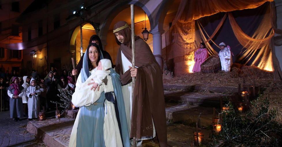 La rappresentazione della Sacra famiglia in piazza del Grano (Foto Nucci)