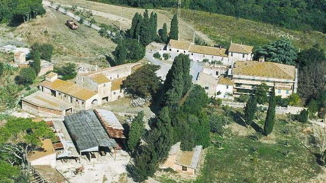 Una veduta dall'alto della fattoria di Paltratico (foto d'archivio)