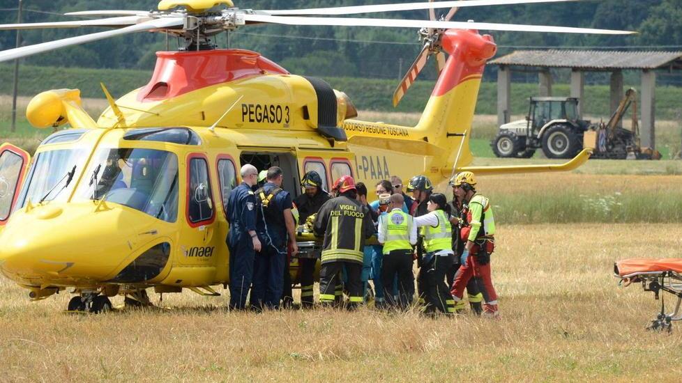 Grave un motociclista dopo scontro con un’auto
