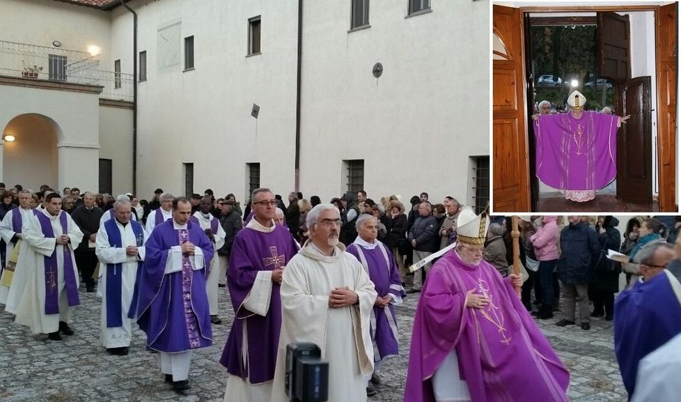 Il vescovo ha aperto la Porta santa 