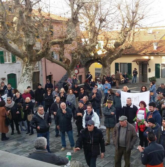 Gli anti Costa a S. Stefano: anche voi siete inquinati 