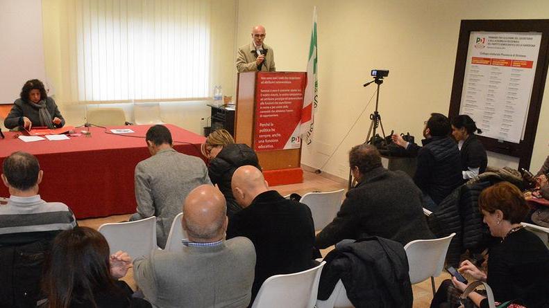 Metà partito diserta l’assemblea