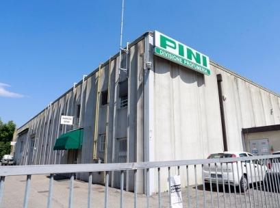 Rubano profumi da Pini poi si schiantano in auto 