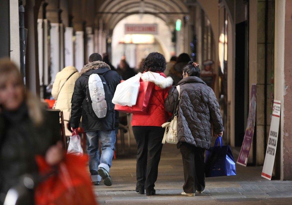 Caccia al regalo low cost tornano le file alla cassa 