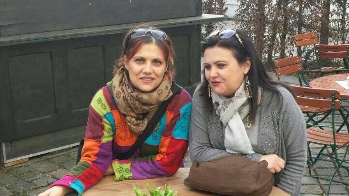 Itria Manca (a sinistra) con la sorella Giulia