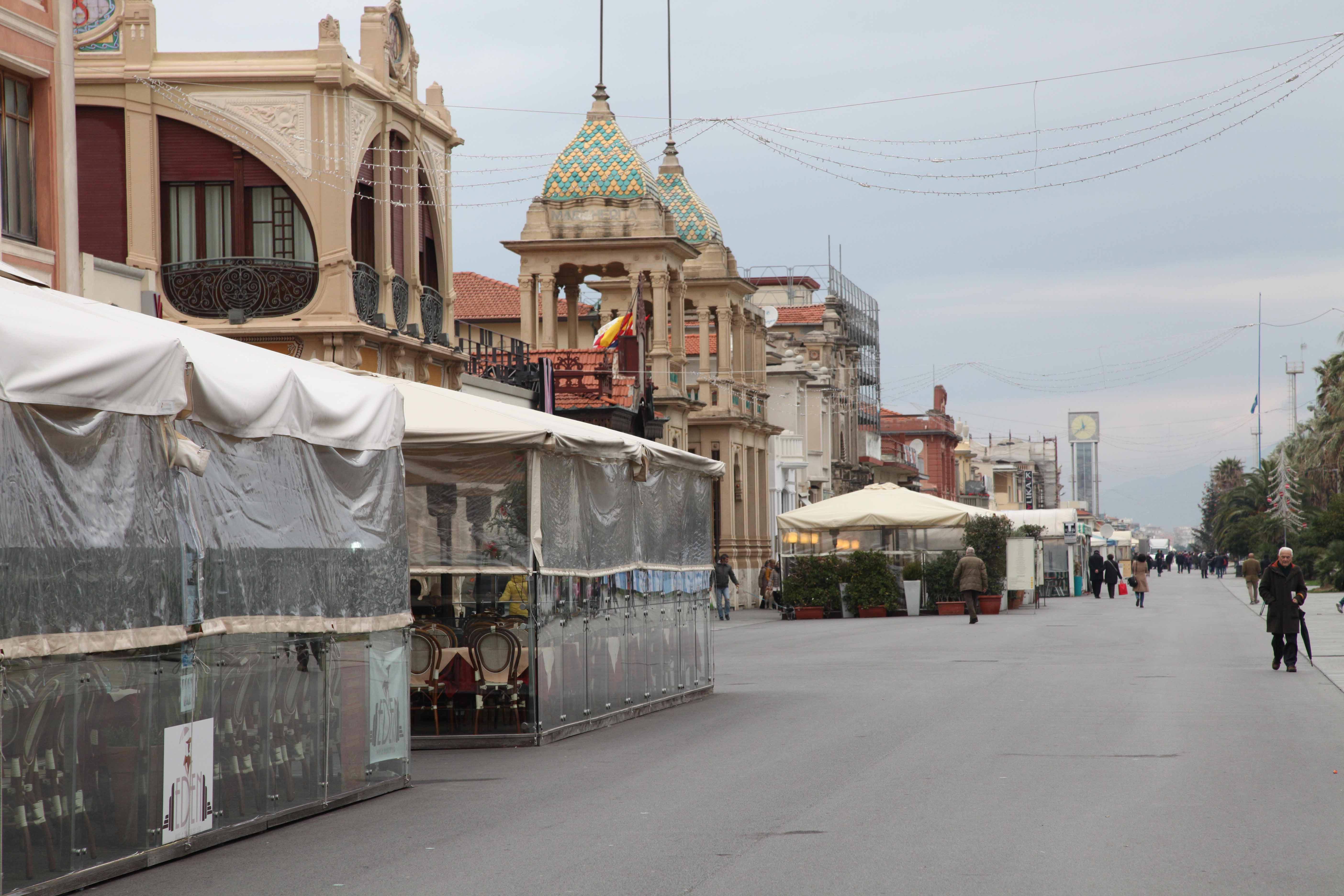 Le veranda lungo la Passeggiata di Viareggio