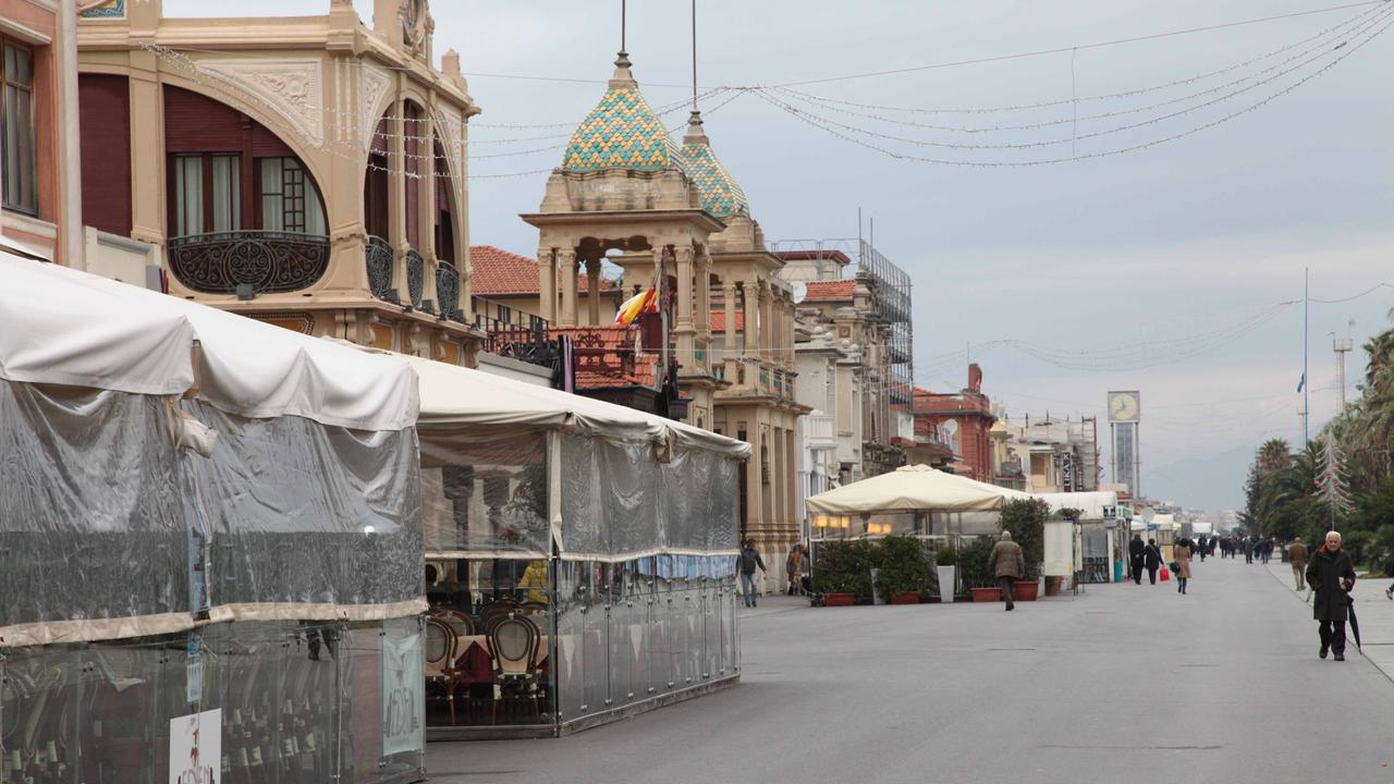 Le veranda lungo la Passeggiata di Viareggio