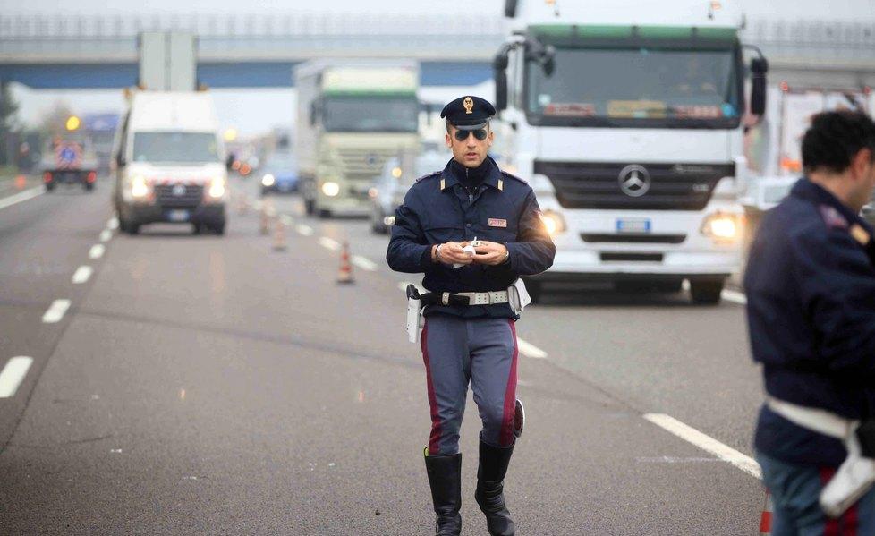 Sequestrati quintali di cibi avariati a Reggio Emilia