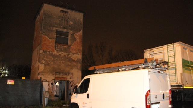 L'intervento dei vigili del fuoco in via di Baciacavallo (foto Batavia)