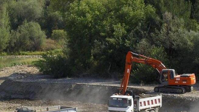 Lavori nei fiumi: «Scelte pericolose»
