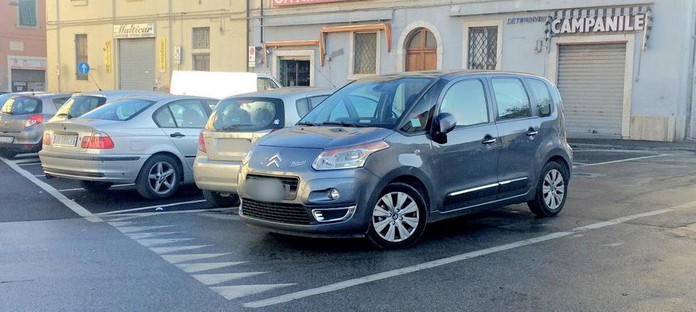 Il parcheggio? In mezzo alla strada