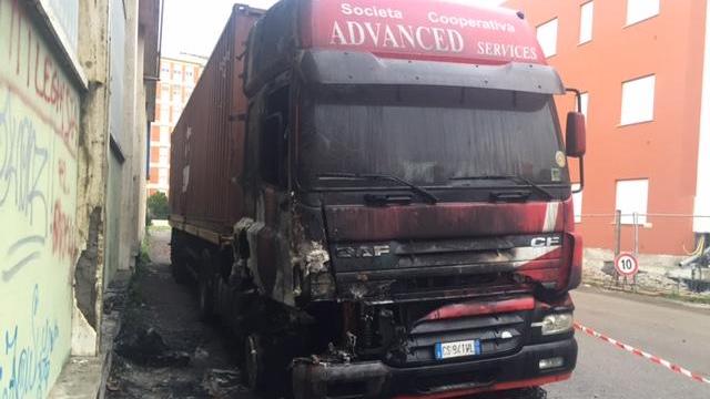 Il tir andanto a fuoco