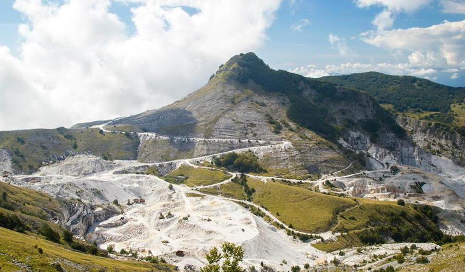 «No ai camion dal centro, chiudete le cave nel Sagro» 